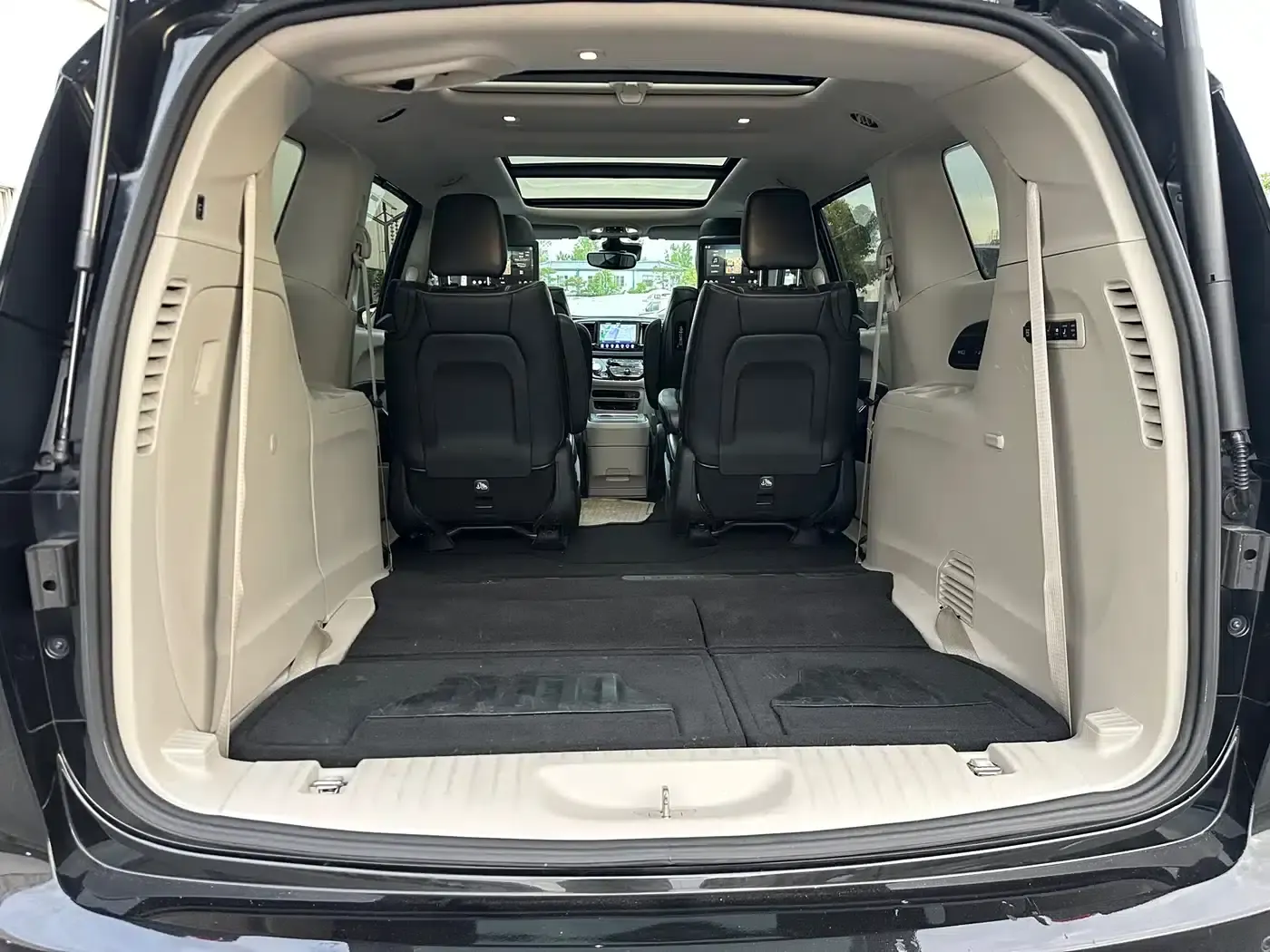 2017 Imported Grand Voyager 3.6L Premium Edition — миниатюра 49