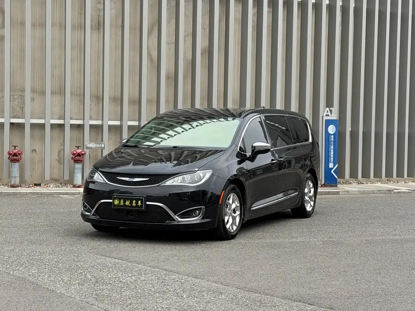 2017 Chrysler Grand Voyager (Imported) 3.6L Premium Edition — миниатюра 1