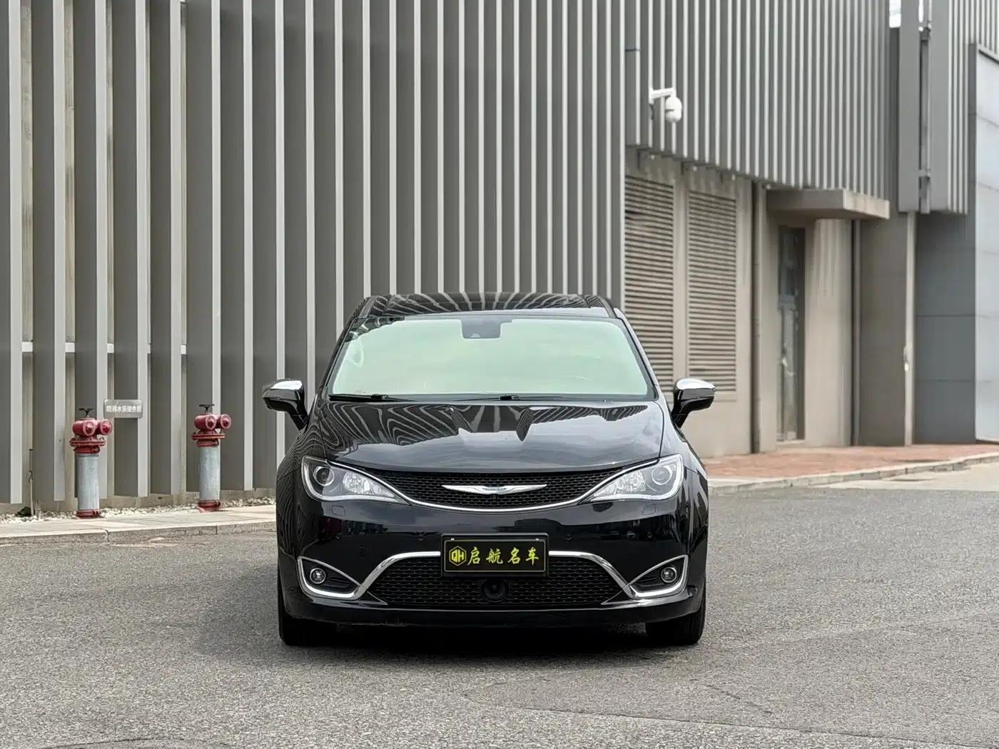 2017 Chrysler Grand Voyager (Imported) 3.6L Premium Edition — миниатюра 2