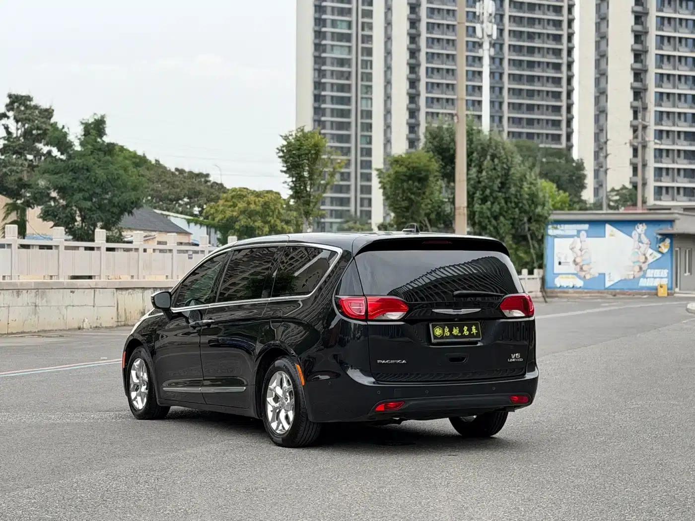 2017 Chrysler Grand Voyager (Imported) 3.6L Premium Edition — миниатюра 14