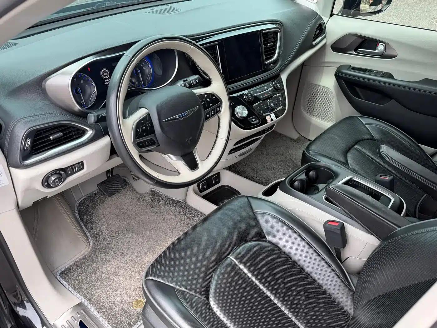 2017 Chrysler Grand Voyager (Imported) 3.6L Premium Edition — миниатюра 4