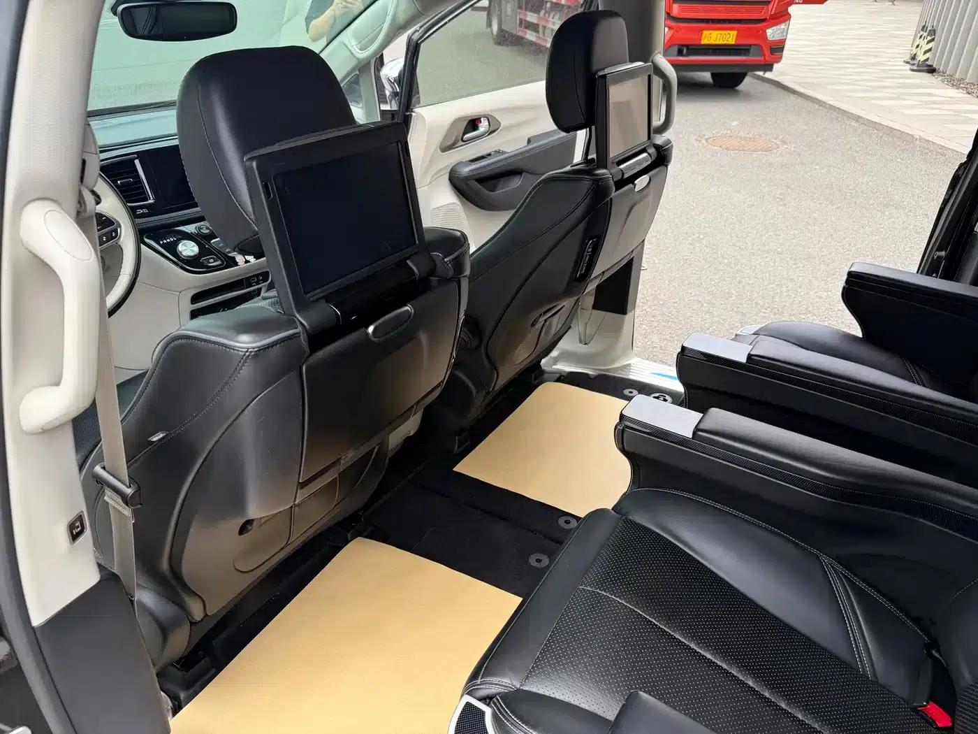 2017 Chrysler Grand Voyager (Imported) 3.6L Premium Edition — миниатюра 7