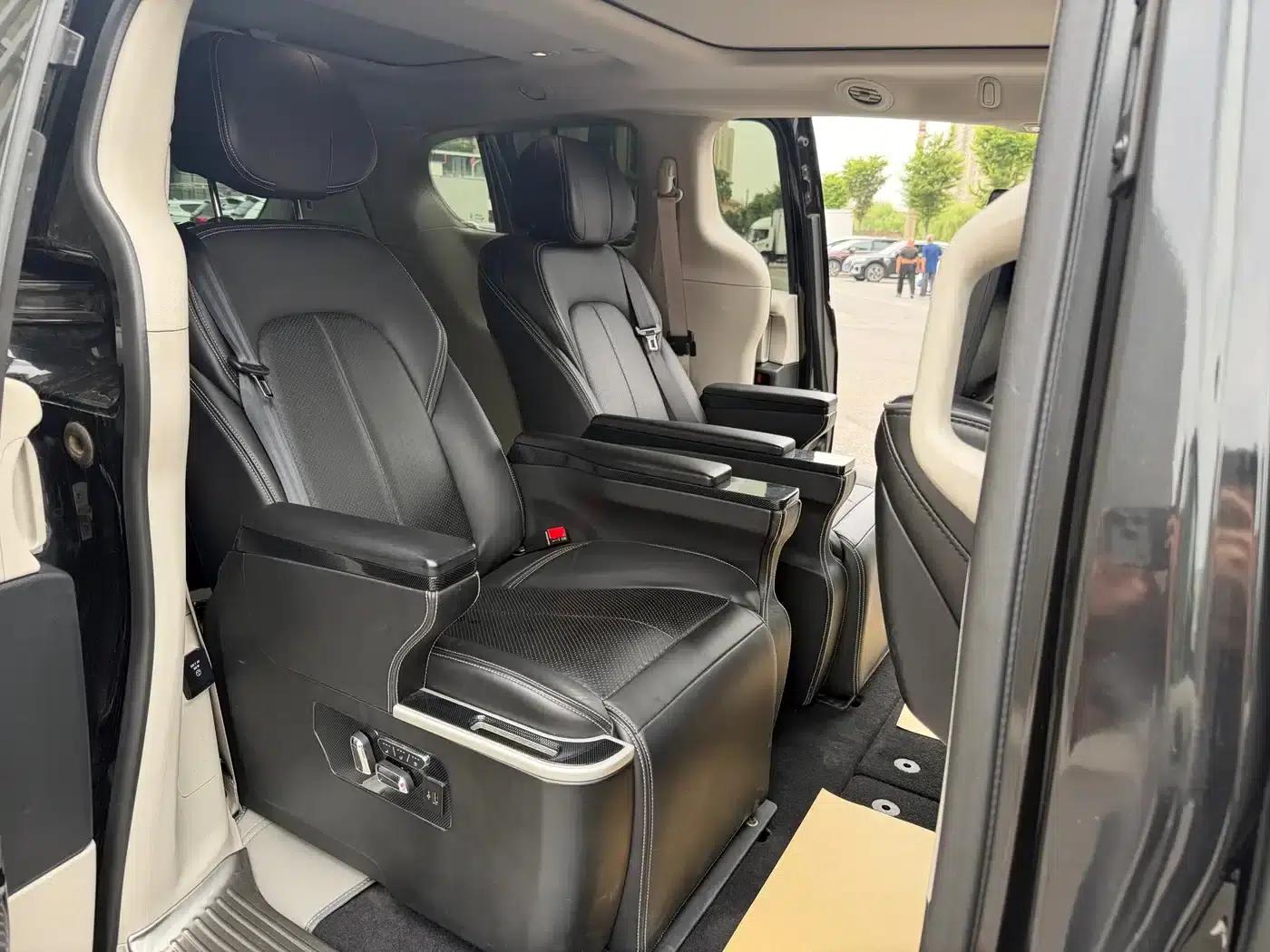 2017 Chrysler Grand Voyager (Imported) 3.6L Premium Edition — миниатюра 9