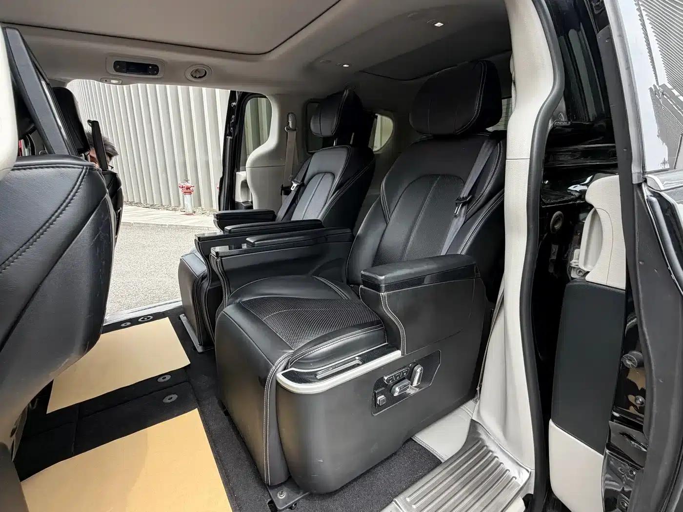 2017 Chrysler Grand Voyager (Imported) 3.6L Premium Edition — миниатюра 10