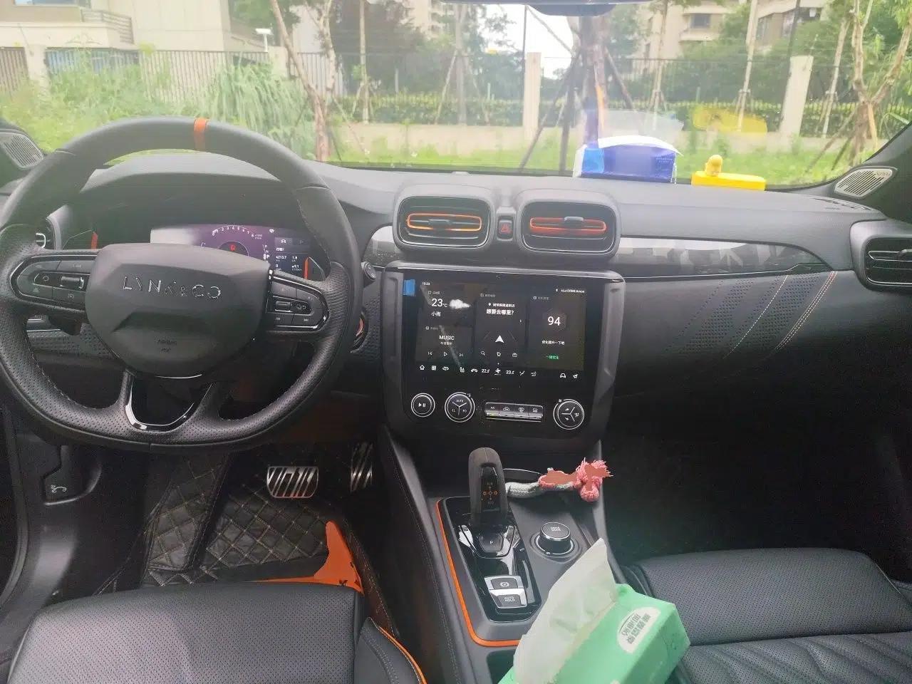 Lynk & Co 02 Hatchback 2021 2.0TD Halo Driving Control Kit Edition — миниатюра 9