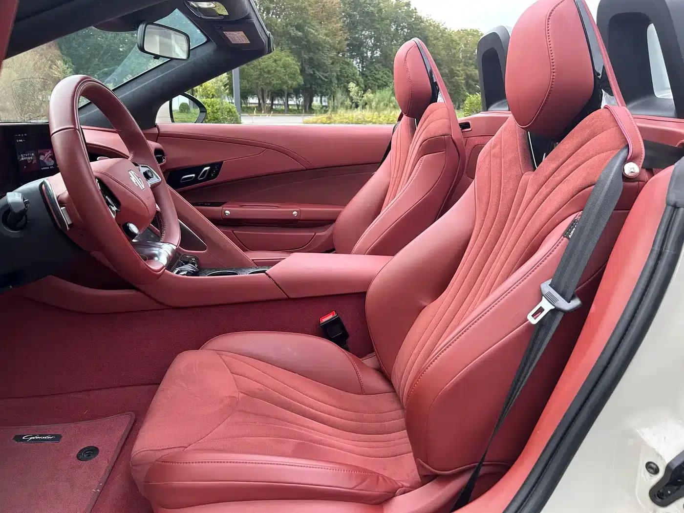 MG Cyberster 2024 520km Legendary 4WD Red Top Edition — миниатюра 12