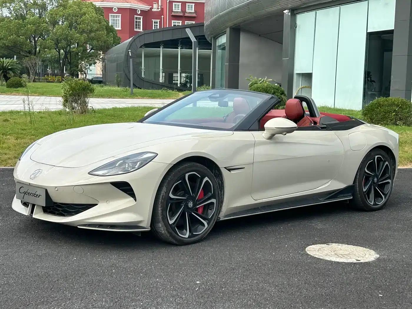 MG Cyberster 2024 520km Legendary 4WD Red Top Edition — миниатюра 14