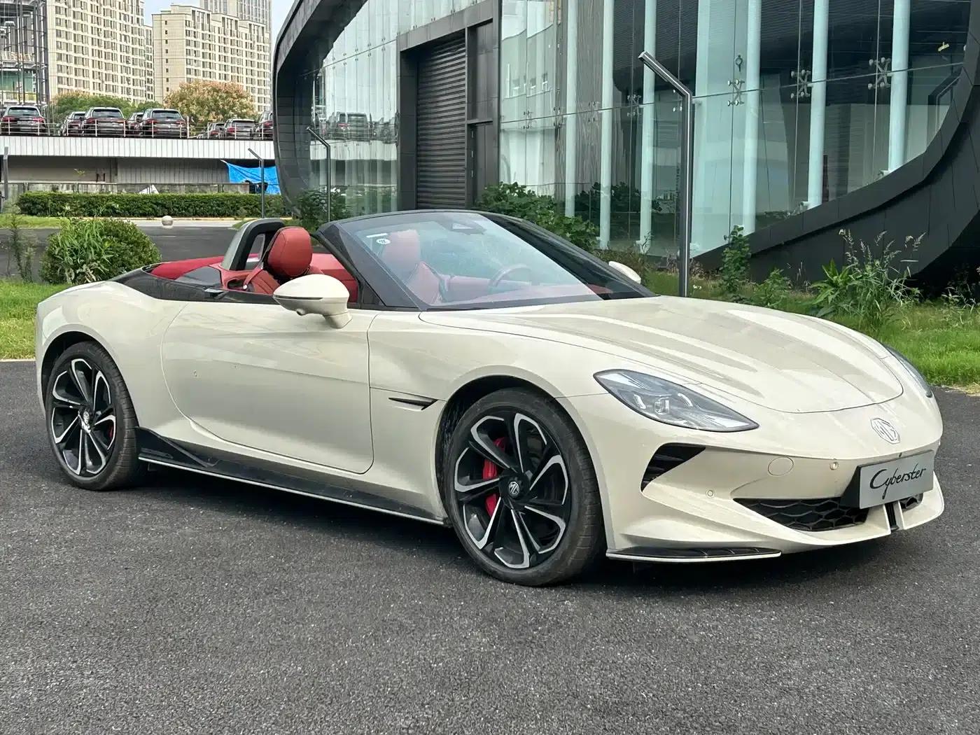 MG Cyberster 2024 520km Legendary 4WD Red Top Edition — миниатюра 17