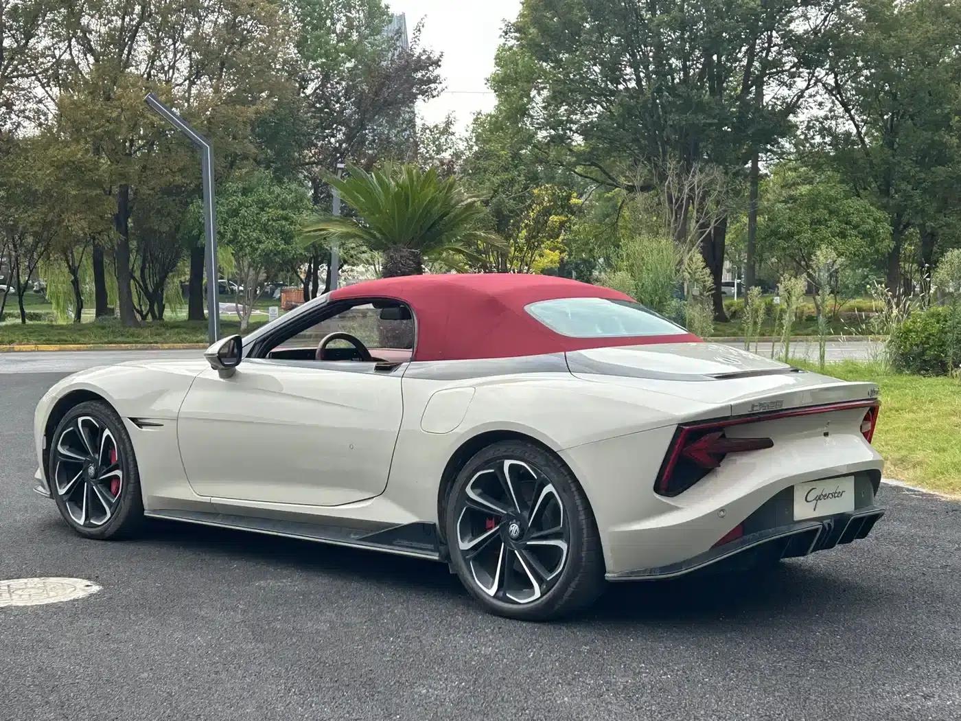 MG Cyberster 2024 520km Legendary 4WD Red Top Edition — миниатюра 4