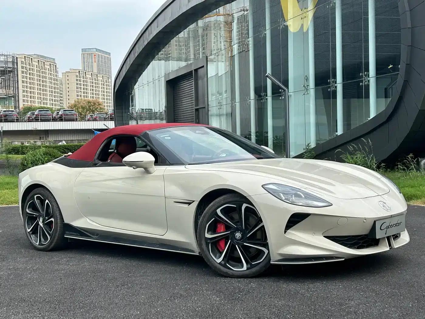MG Cyberster 2024 520km Legendary 4WD Red Top Edition — миниатюра 7