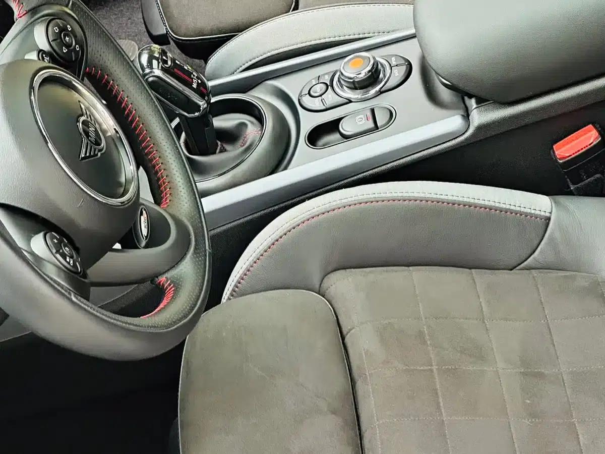 MINI JCW CLUBMAN 2021 2.0T JOHN COOPER WORKS ALL-IN — миниатюра 16