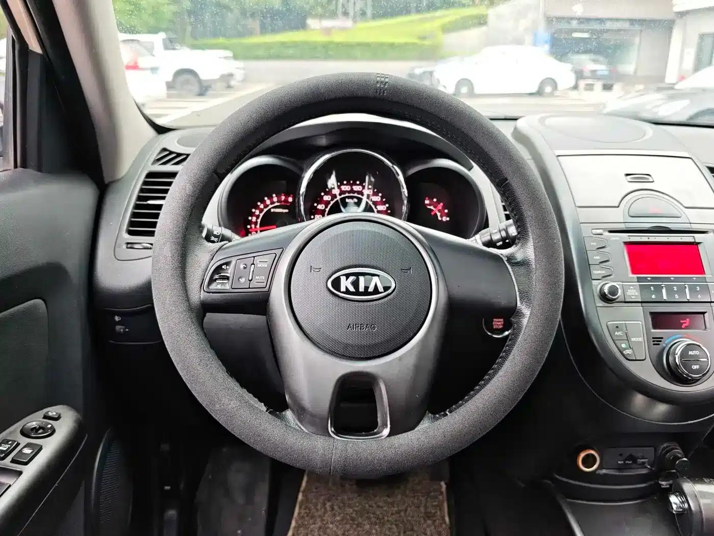 2013 Volkswagen Soul 1.6L AT Premium — миниатюра 16