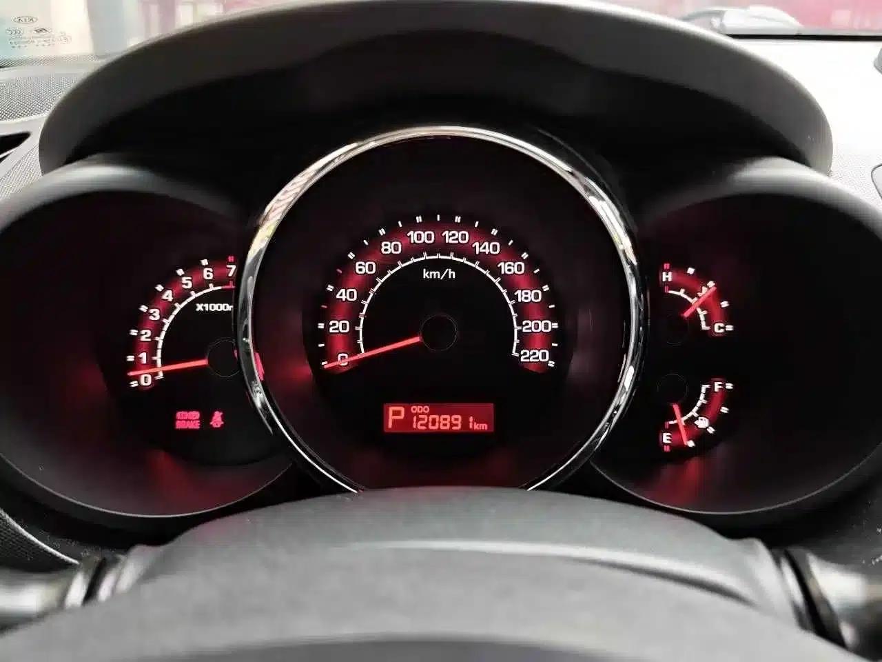2013 Volkswagen Soul 1.6L AT Premium — миниатюра 17
