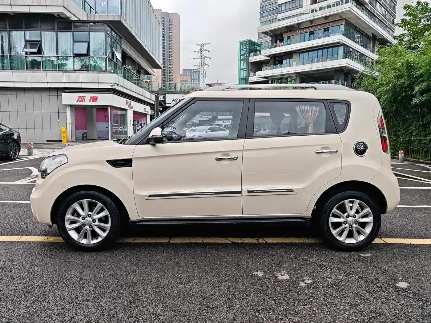 2013 Volkswagen Soul 1.6L AT Premium — миниатюра 20