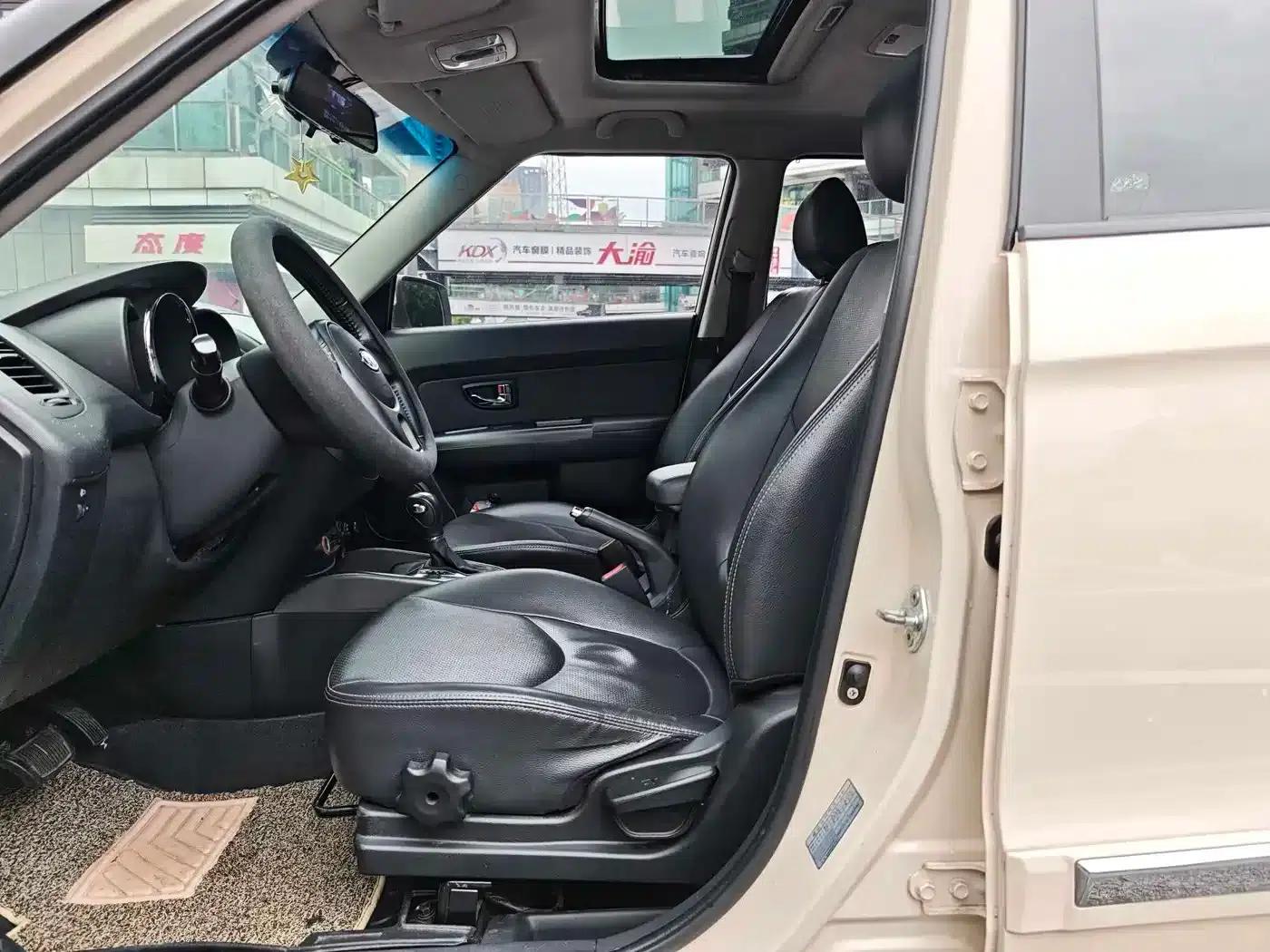 2013 Volkswagen Soul 1.6L AT Premium — миниатюра 4
