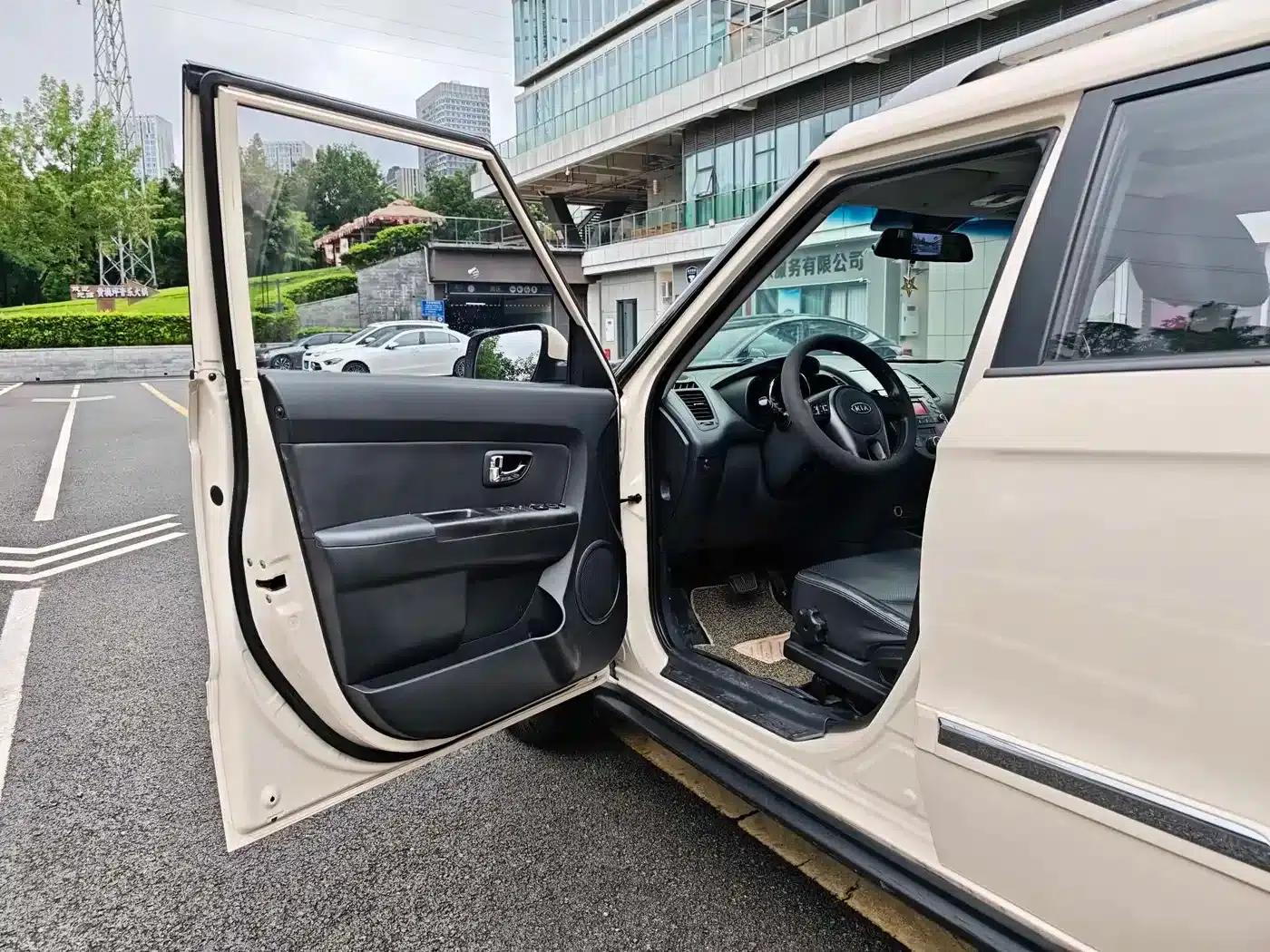 2013 Volkswagen Soul 1.6L AT Premium — миниатюра 5