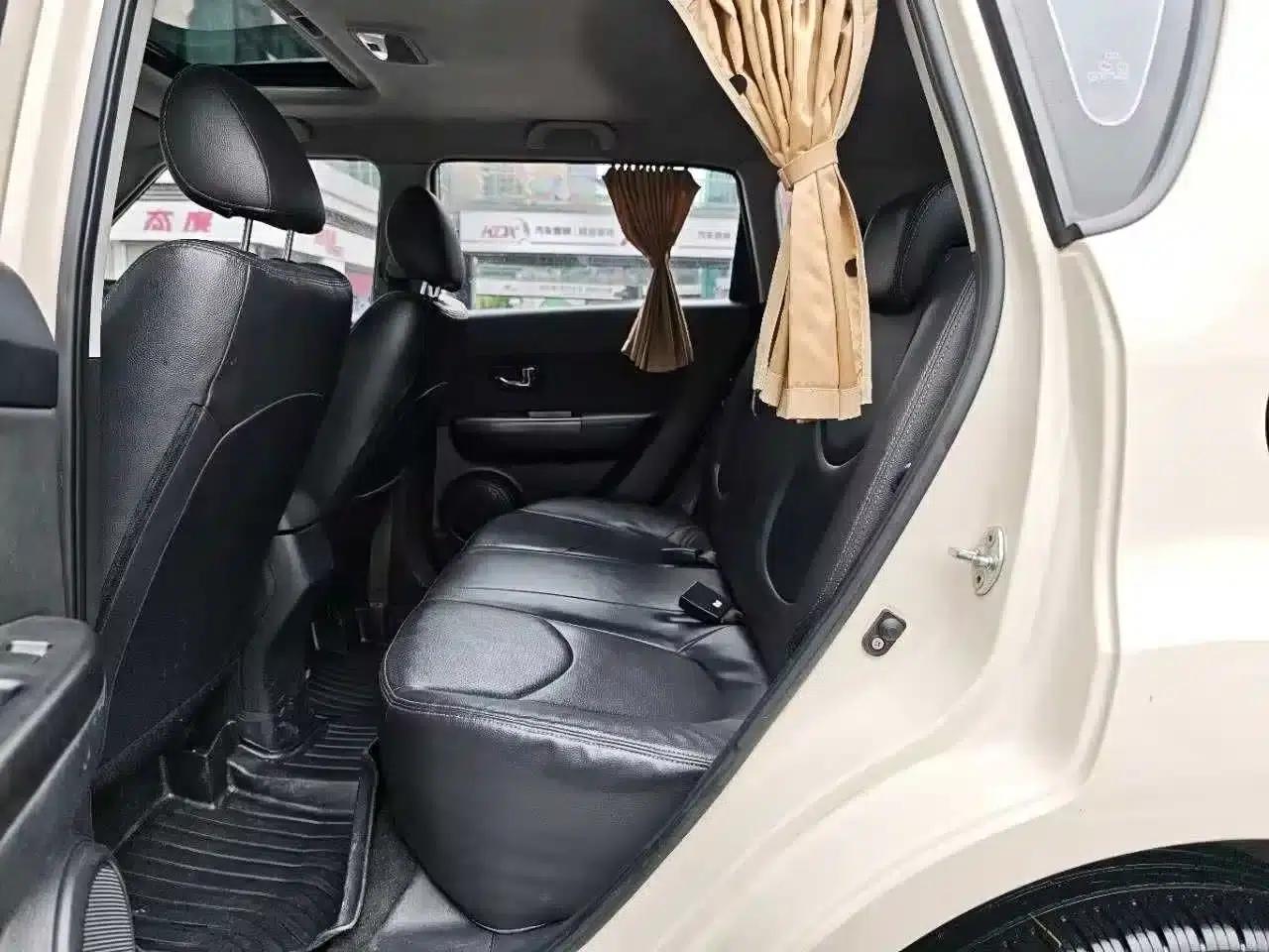 2013 Volkswagen Soul 1.6L AT Premium — миниатюра 7