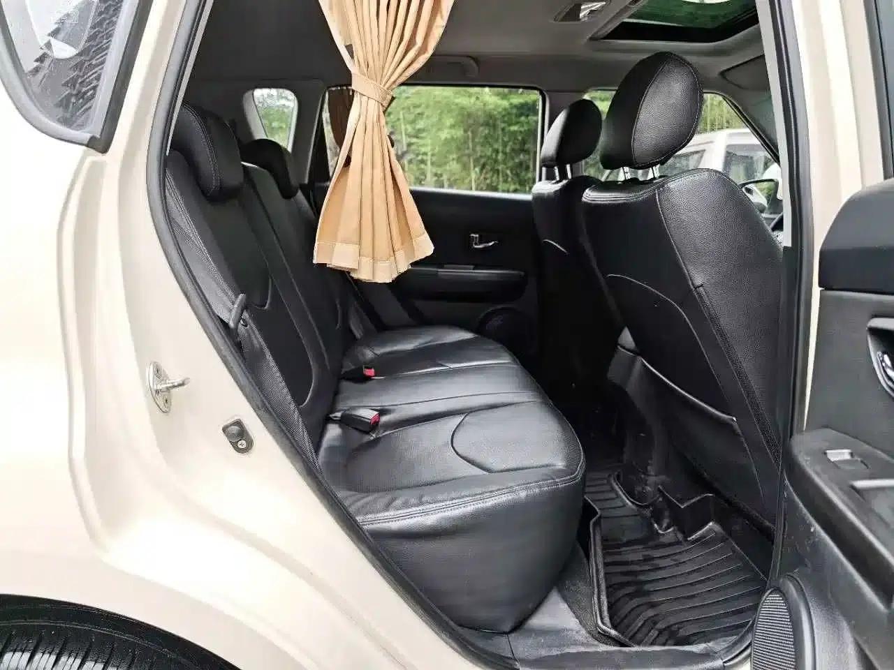 2013 Volkswagen Soul 1.6L AT Premium — миниатюра 8