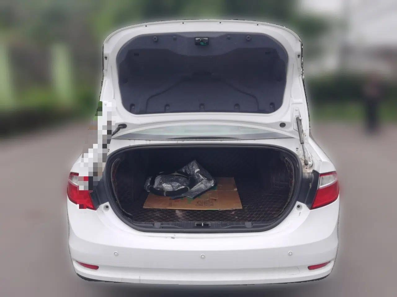 Chery Arrizo 7 2013 1.6L Manual ZhiShang Edition — миниатюра 19