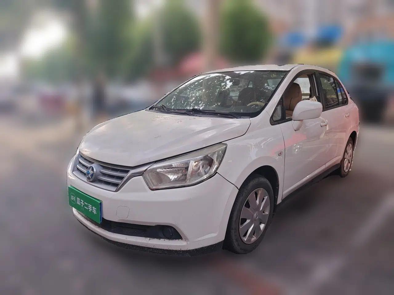 Venucia D50 2013 1.6L Manual Fashion Edition — миниатюра 1