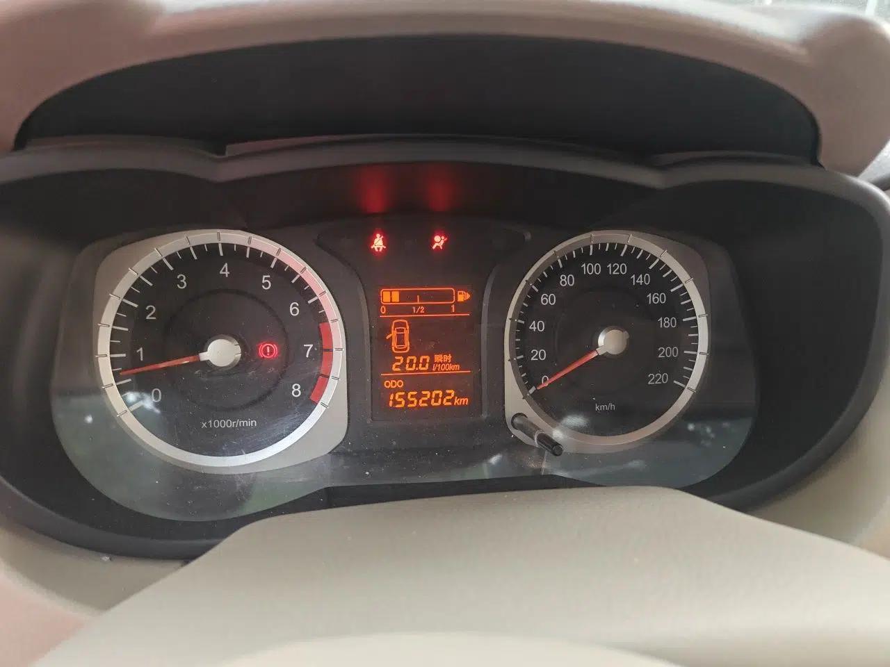 Venucia D50 2013 1.6L Manual Fashion Edition — миниатюра 11
