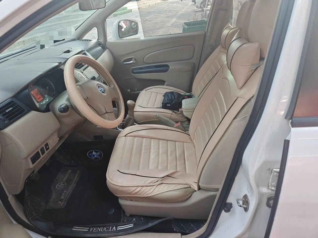 Venucia D50 2013 1.6L Manual Fashion Edition — миниатюра 15