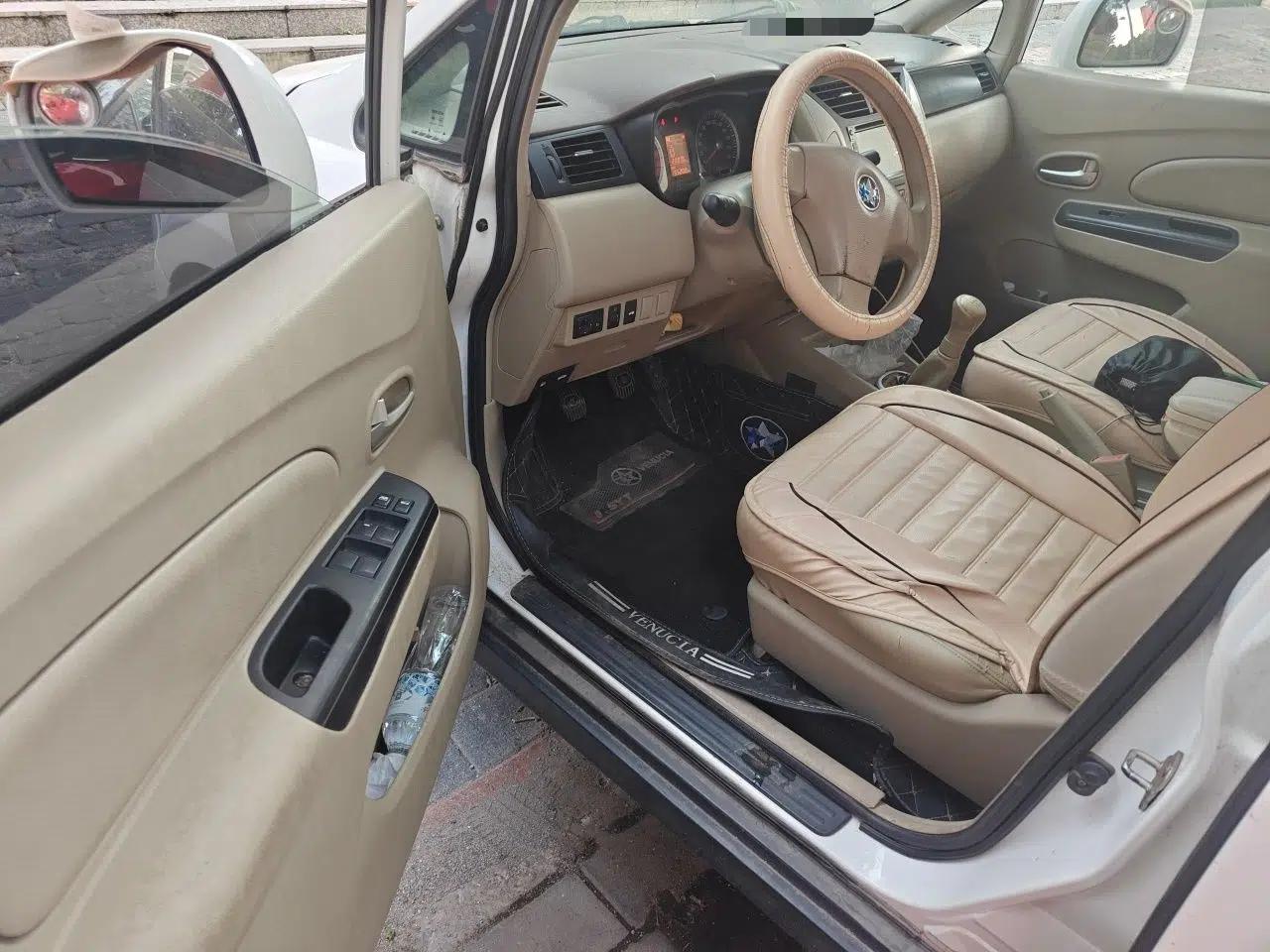 Venucia D50 2013 1.6L Manual Fashion Edition — миниатюра 16