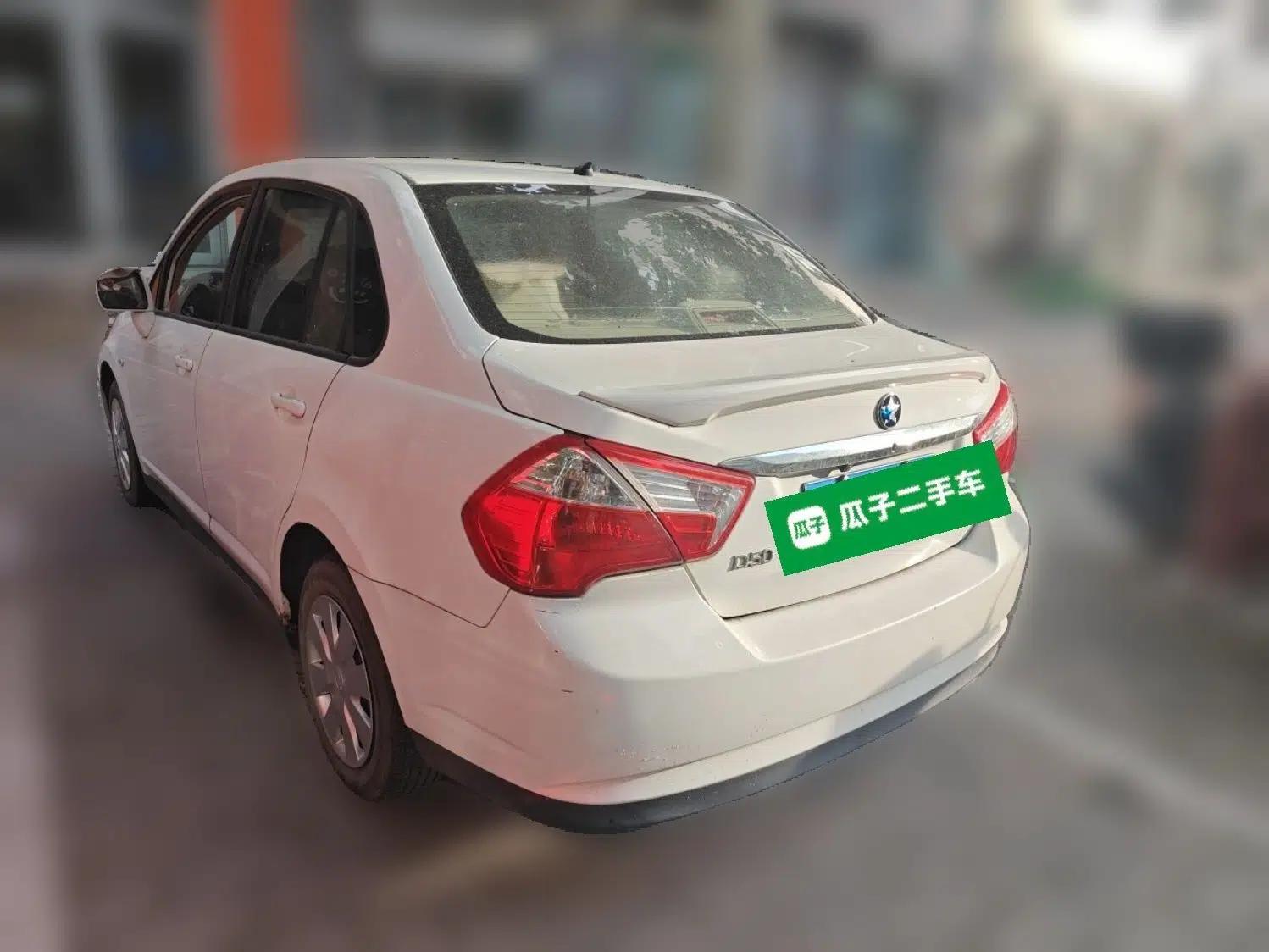 Venucia D50 2013 1.6L Manual Fashion Edition — миниатюра 4