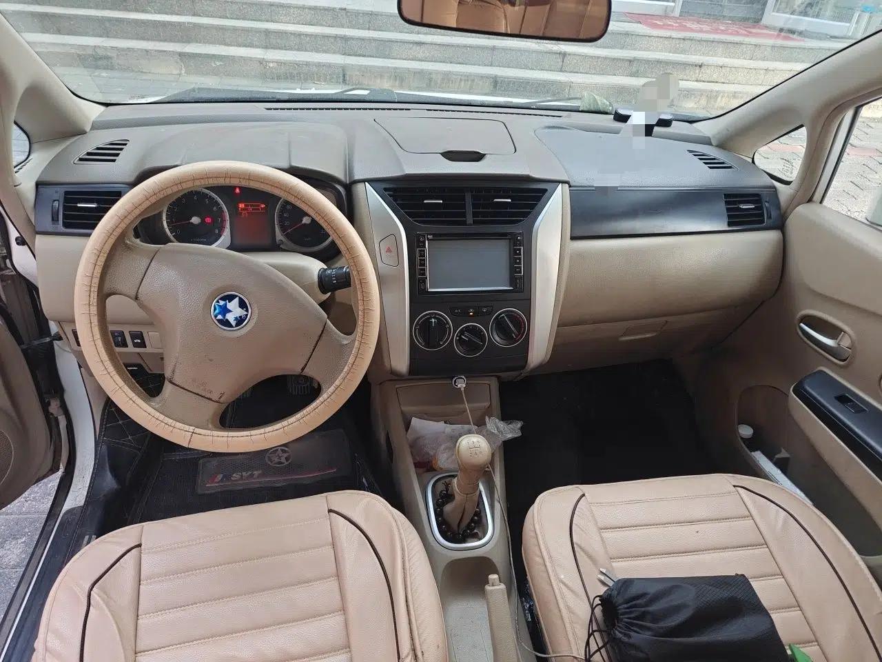 Venucia D50 2013 1.6L Manual Fashion Edition — миниатюра 9