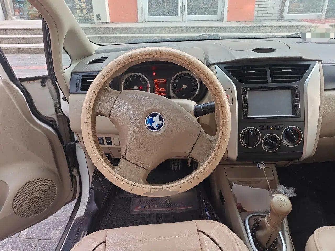 Venucia D50 2013 1.6L Manual Fashion Edition — миниатюра 10