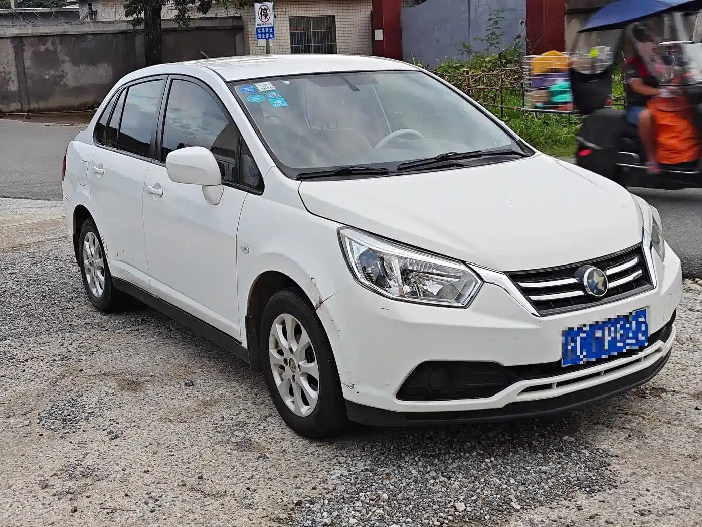 Venucia D50 2016 1.6L Manual Elite Edition — миниатюра 3