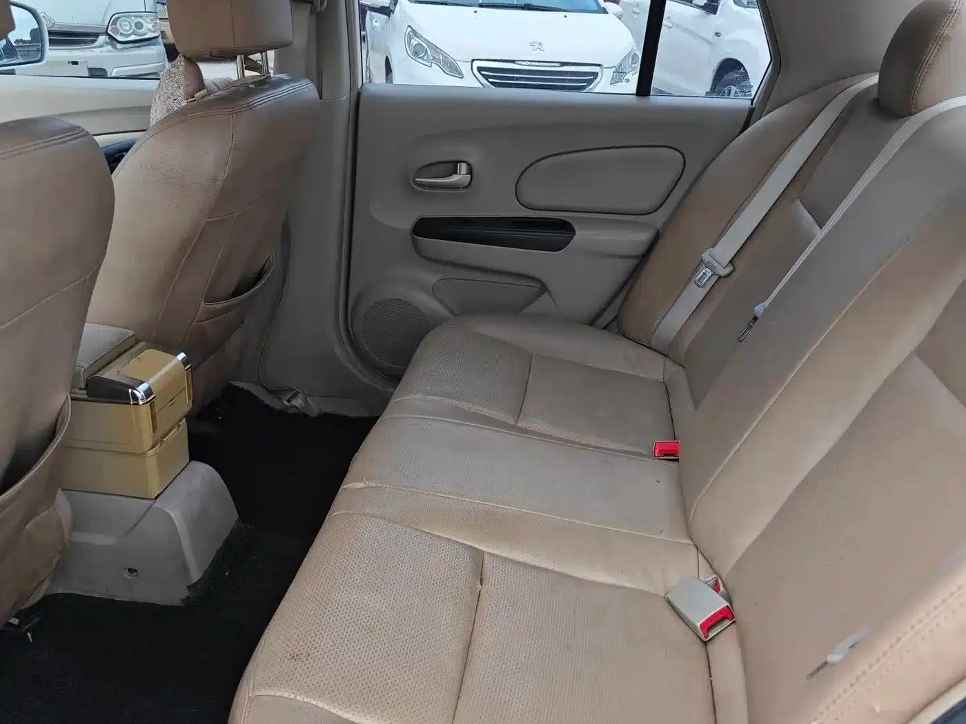 Venucia D50 2016 1.6L Manual Elite Edition — миниатюра 7