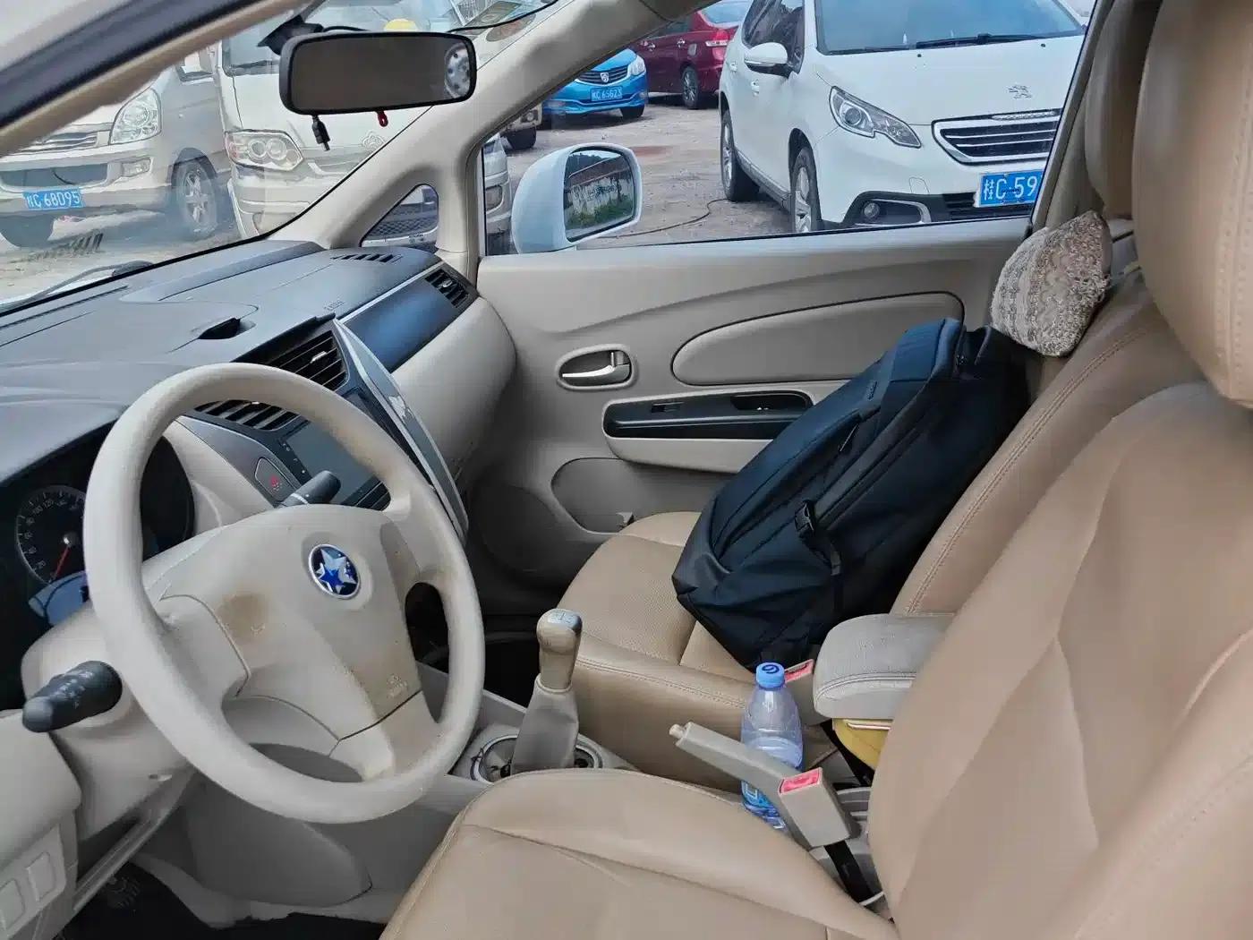 Venucia D50 2016 1.6L Manual Elite Edition — миниатюра 8