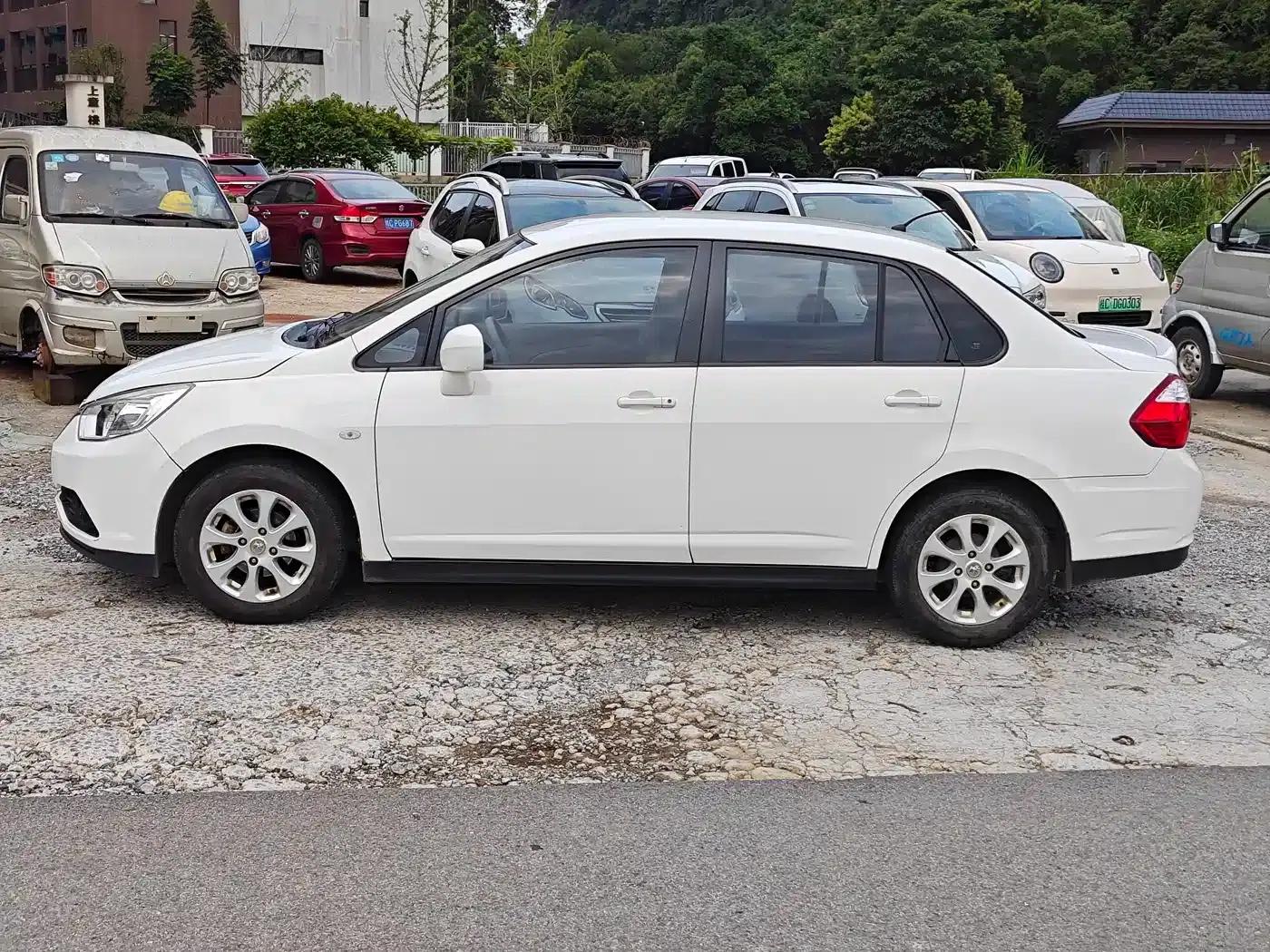 Venucia D50 2016 1.6L Manual Elite Edition — миниатюра 9