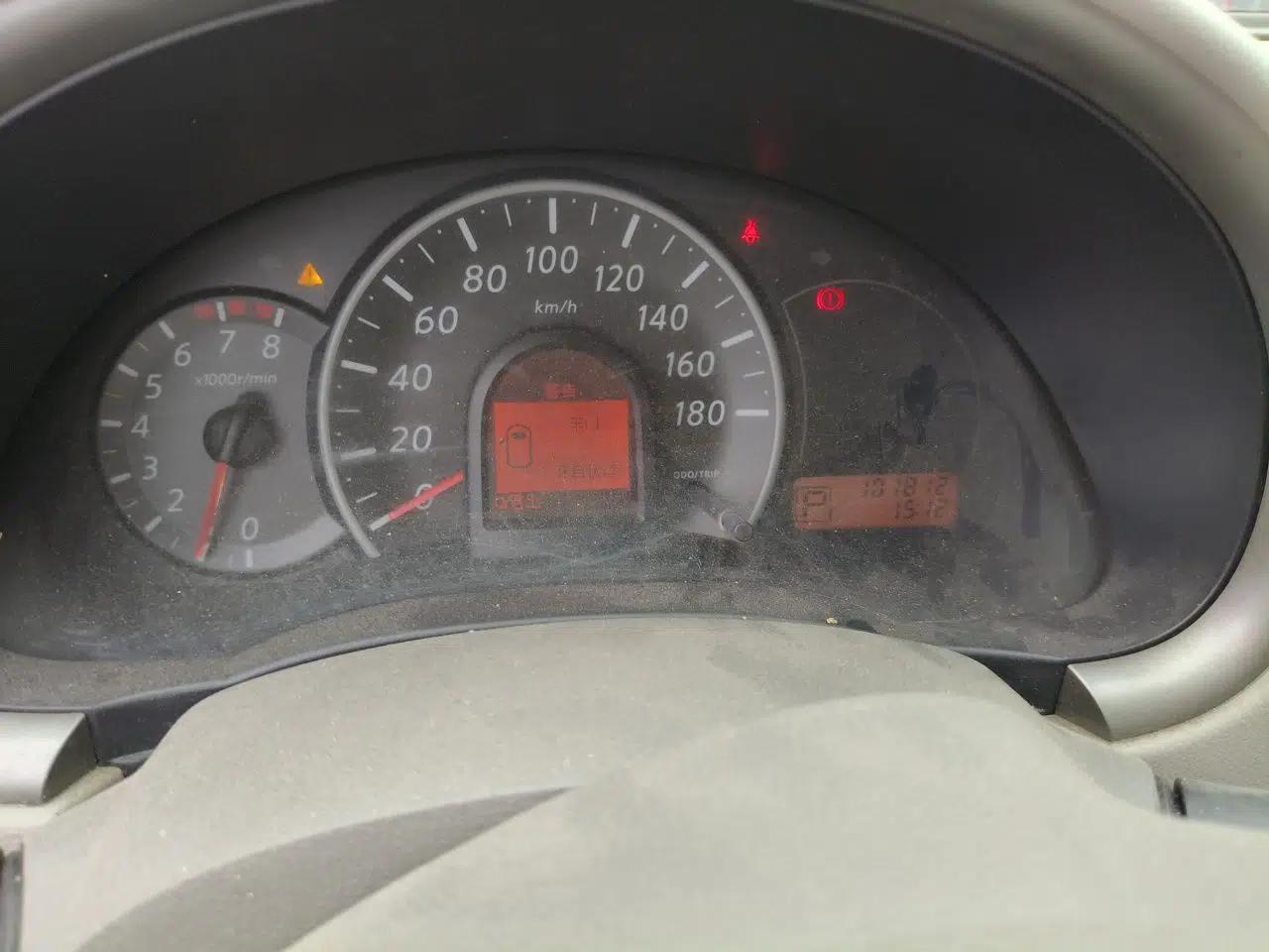 Nissan March 2010 1.5L Automatic Easy-Style Version — миниатюра 11