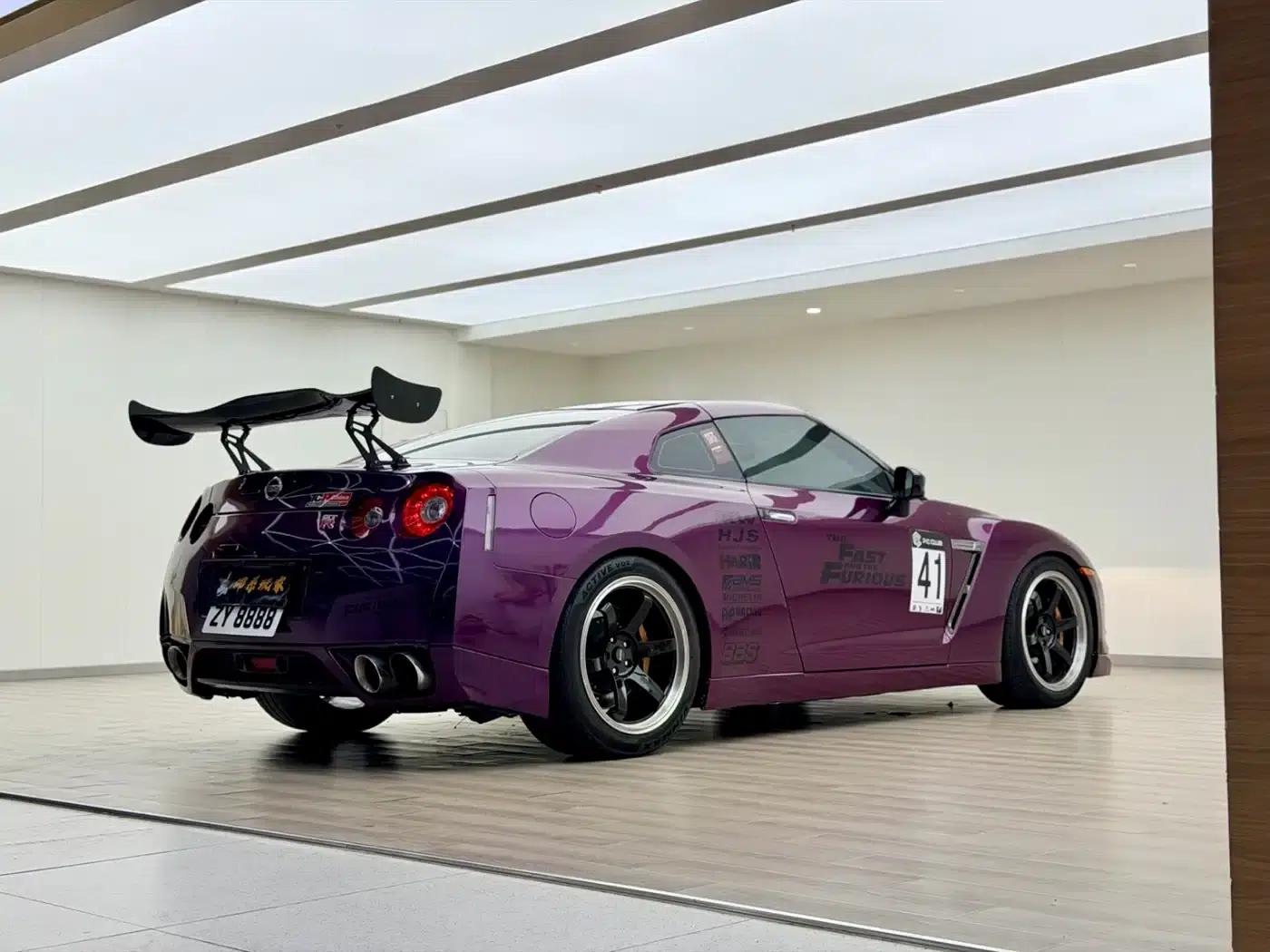 2010 Nissan GT-R 3.8T Premium Edition — миниатюра 3