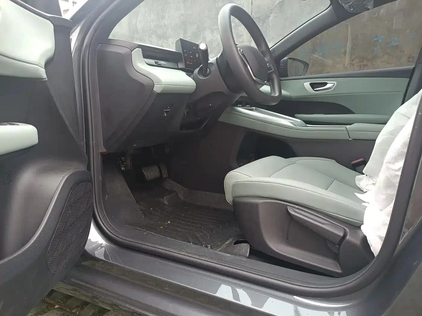 Roewe D6 2025 450km Premium Edition — миниатюра 4