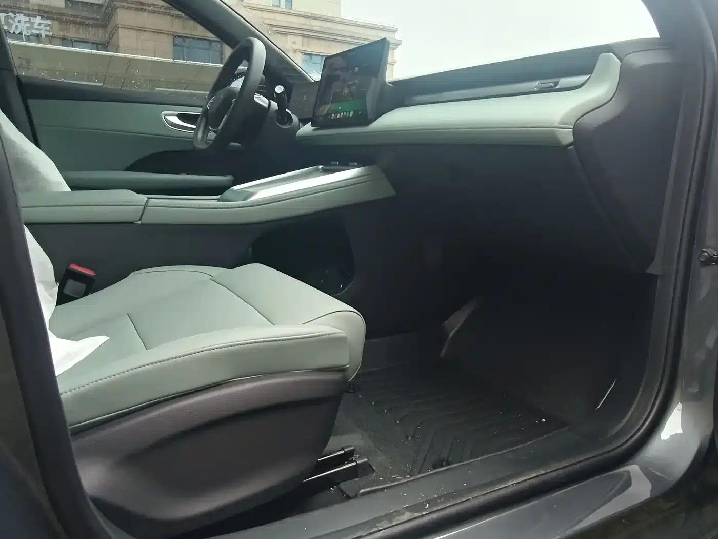 Roewe D6 2025 450km Premium Edition — миниатюра 9