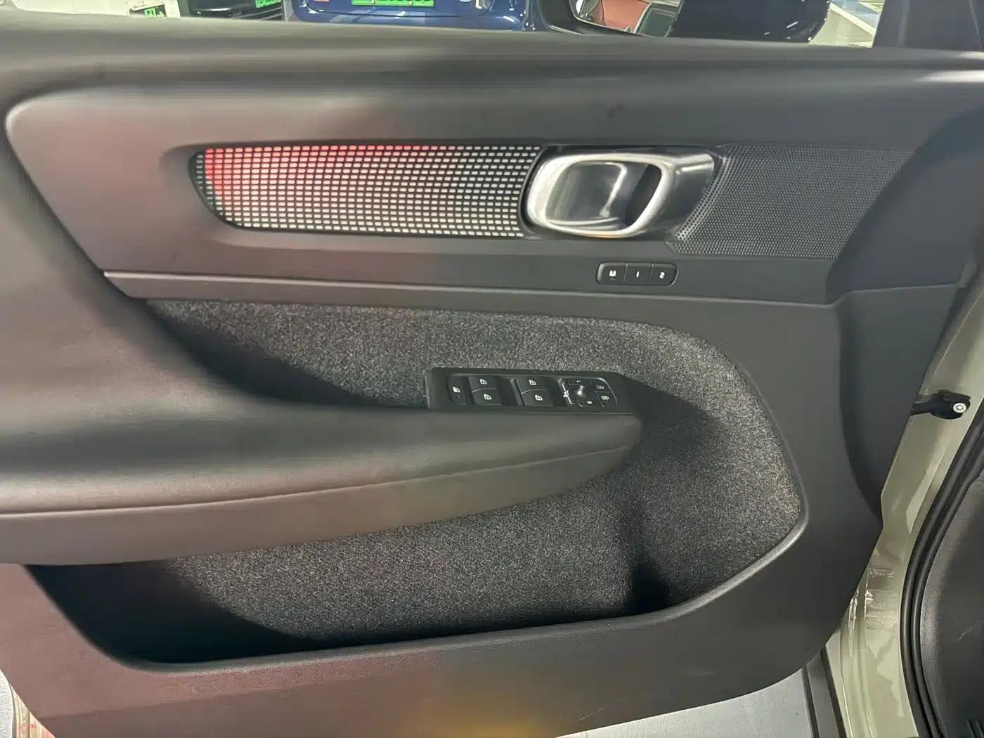 Volvo XC40 PHEV 2022 Long Range PRO — миниатюра 3