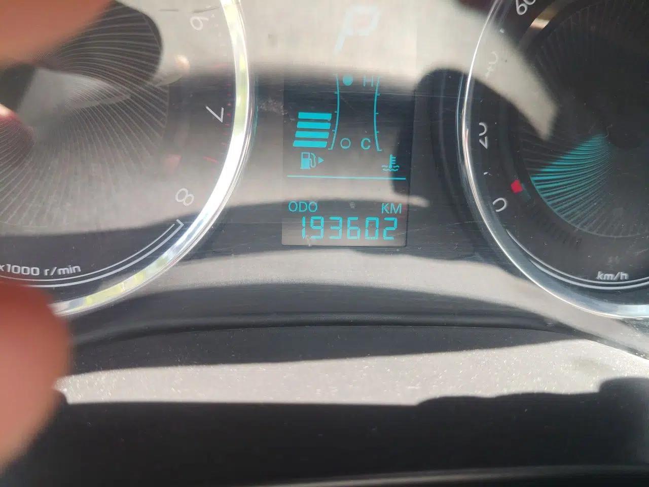 Chevrolet Lova RV 2016 1.5L Automatic Smart Drive Edition — миниатюра 12