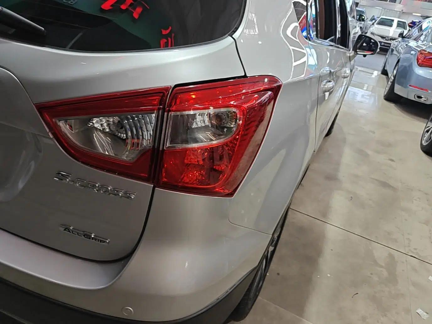 Suzuki S-Cross 2014 1.6L CVT Four-Wheel Drive Luxury Version — миниатюра 14