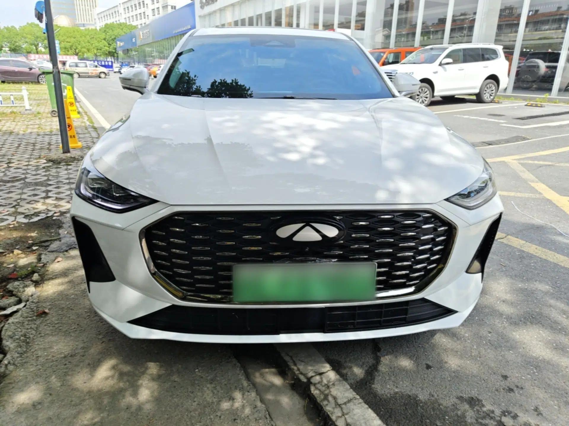 Chery Fengyun A8L 2025 1.5 TGDI 145 km Luxury Version — миниатюра 2