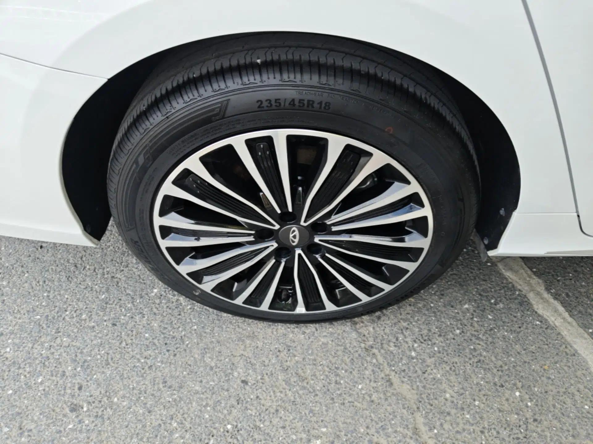 Chery Fengyun A8L 2025 1.5 TGDI 145 km Luxury Version — миниатюра 11