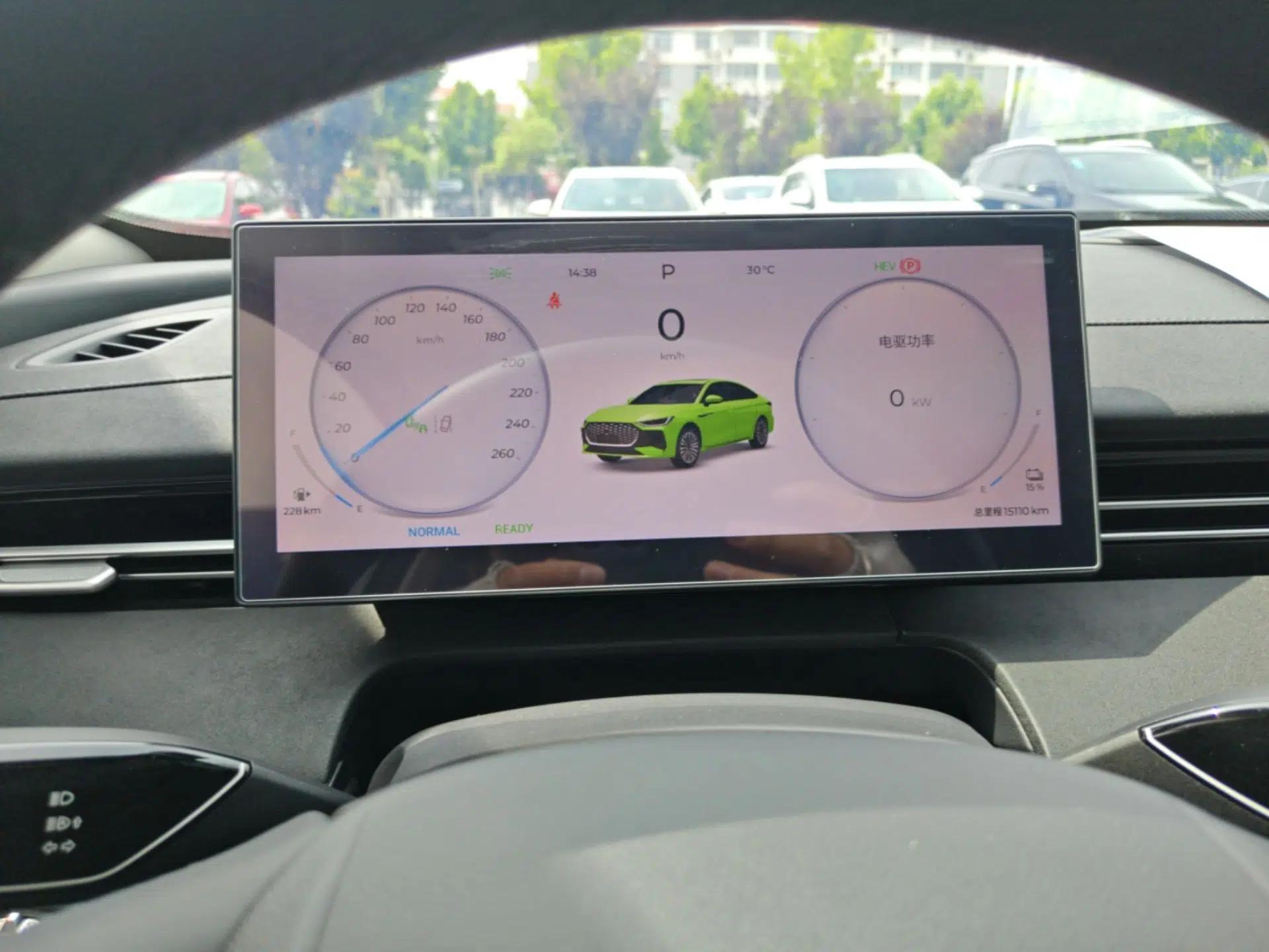 Chery Fengyun A8L 2025 1.5 TGDI 145 km Luxury Version — миниатюра 14