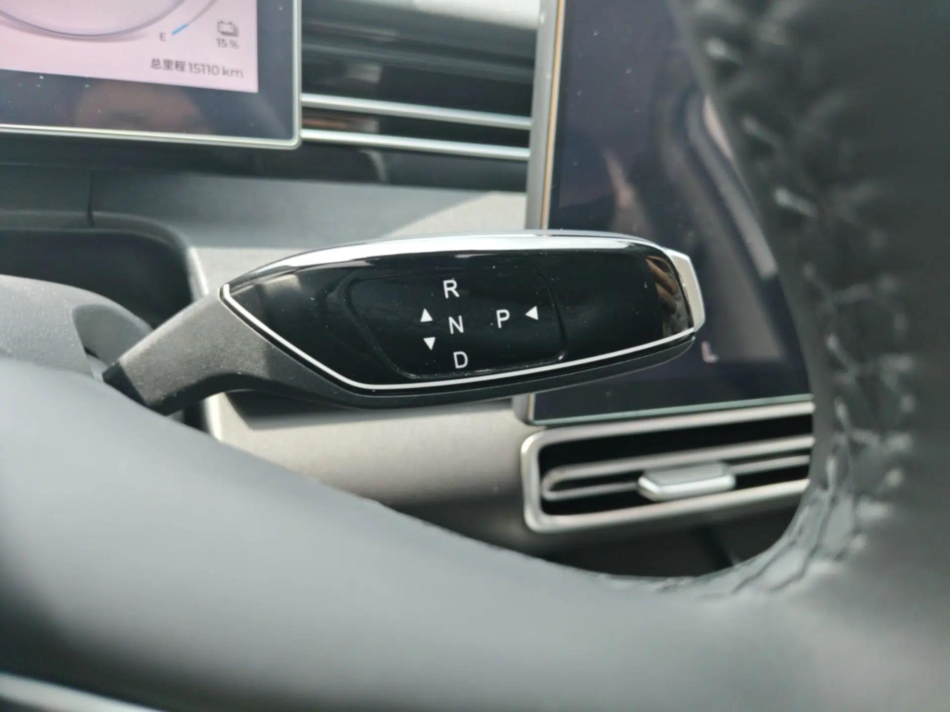 Chery Fengyun A8L 2025 1.5 TGDI 145 km Luxury Version — миниатюра 16