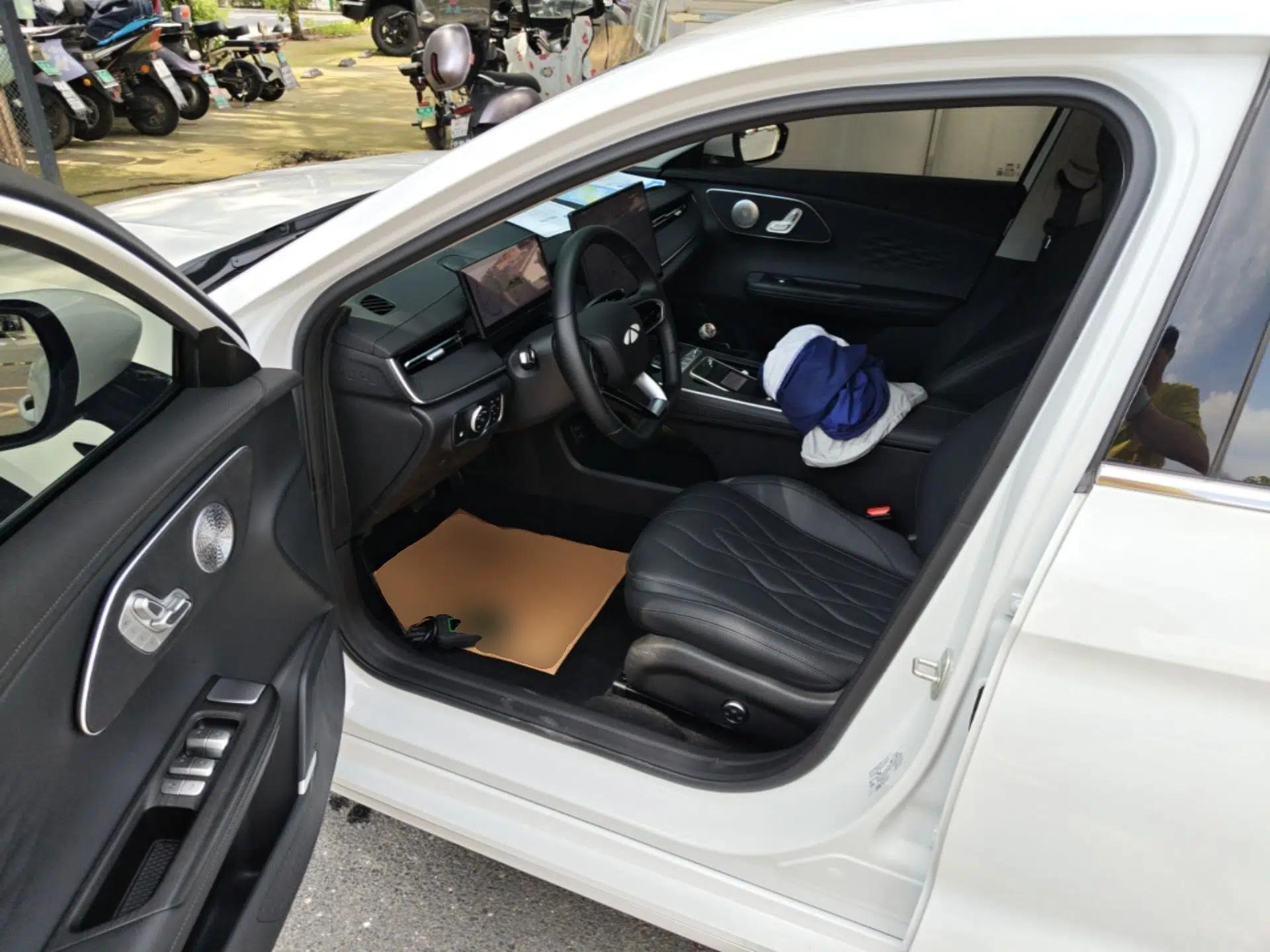 Chery Fengyun A8L 2025 1.5 TGDI 145 km Luxury Version — миниатюра 18