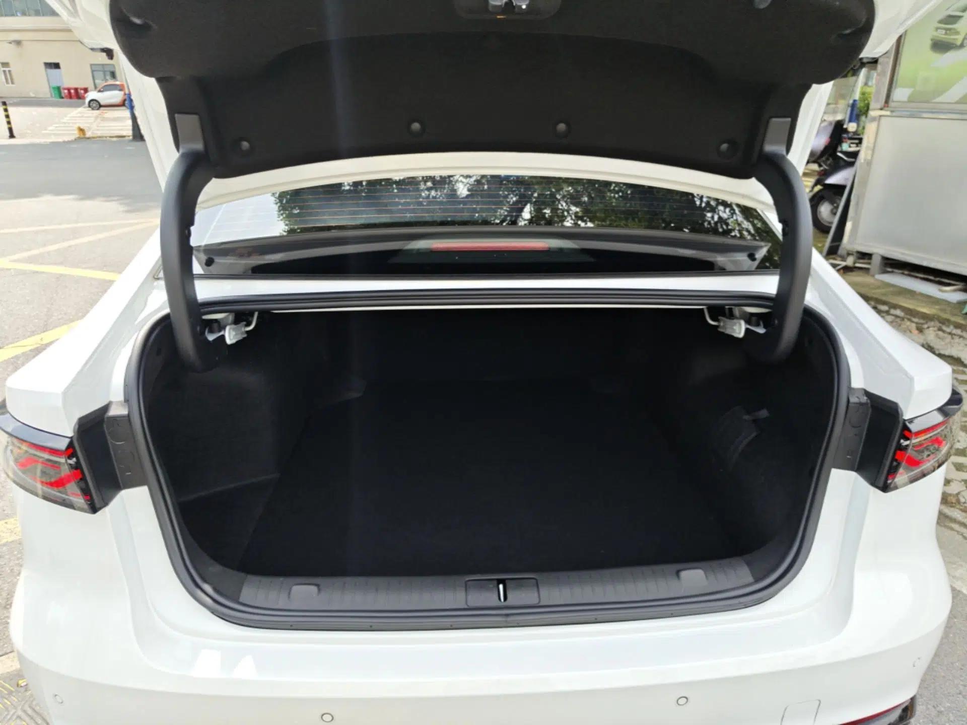 Chery Fengyun A8L 2025 1.5 TGDI 145 km Luxury Version — миниатюра 22
