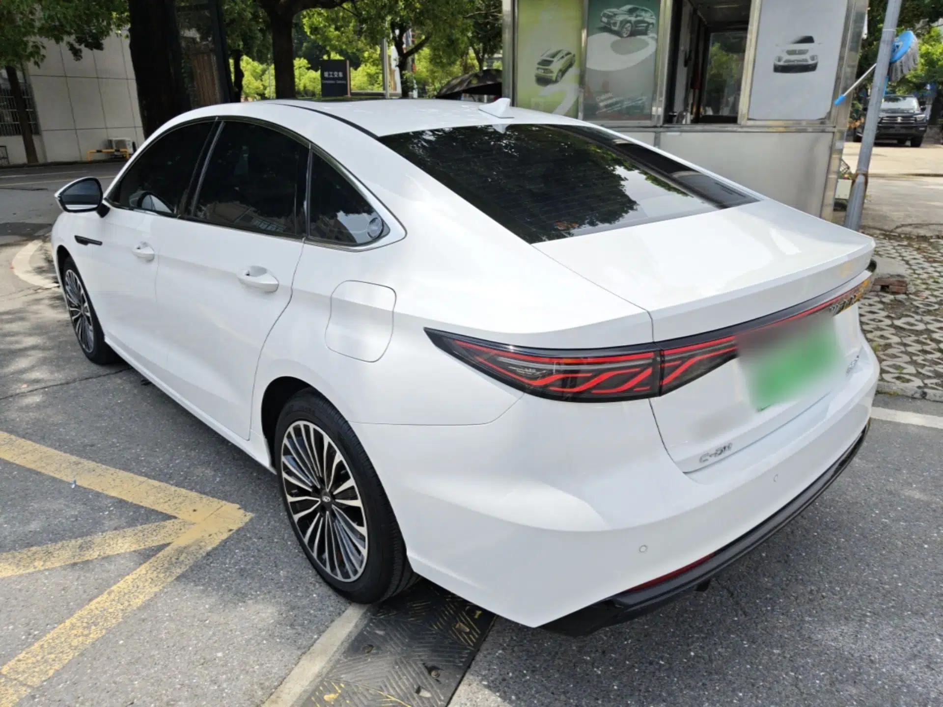 Chery Fengyun A8L 2025 1.5 TGDI 145 km Luxury Version — миниатюра 4