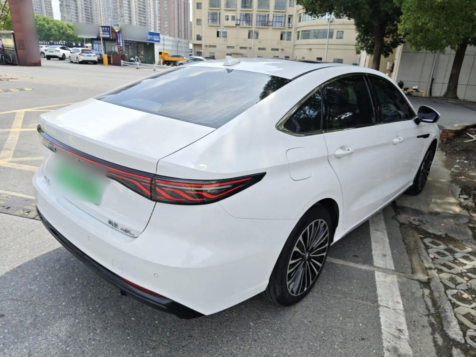 Chery Fengyun A8L 2025 1.5 TGDI 145 km Luxury Version — миниатюра 6