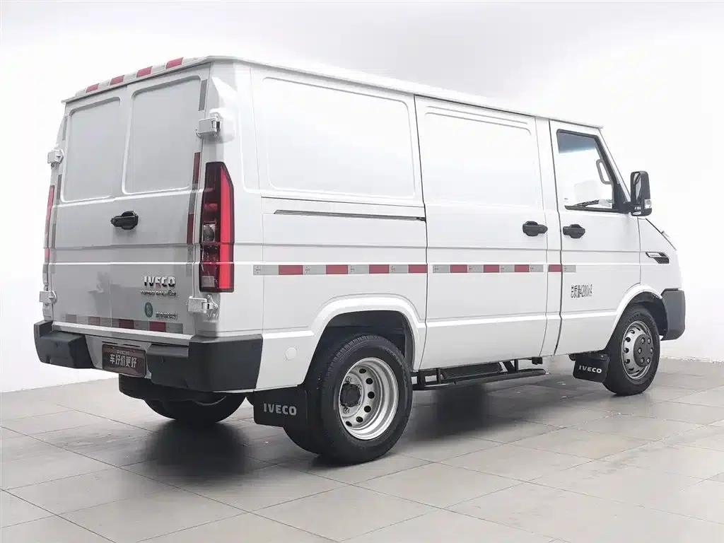 Iveco Proud 2025 V35 Van Truck 2.5T Manual Short Wheelbase Low Roof Dual Tires — миниатюра 2